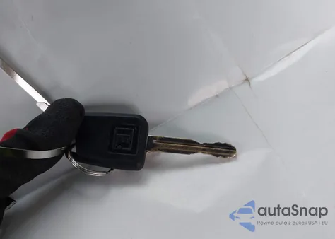 2004 Toyota Camry Le z USA, uszkodzony, nr VIN 4T1BE32K14U863071